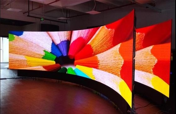 屋内屋外用ソフトLEDフレキシブルディスプレイモジュール P4 広告効果付き 構成1R1G1B